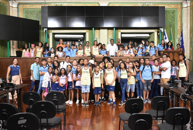 Câmara recebe visita dos alunos Centro Educacional Professora Nalva Oliveira
