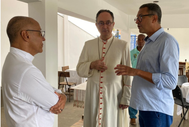Marcelo Maia comemora reforma de igreja no Engenho Velho de Brotas