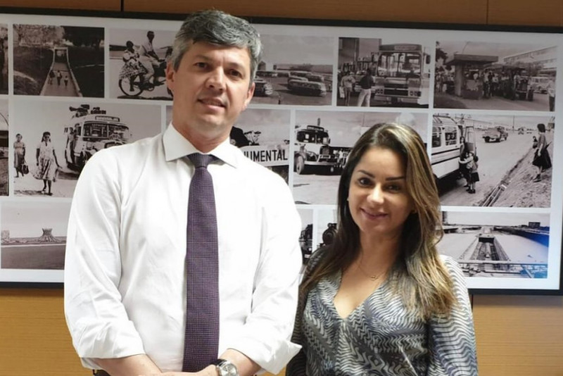 Lorena conhece regulamentação dos transportes por aplicativos em Brasília